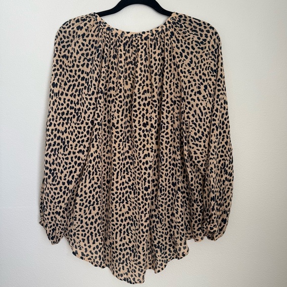 AMUSE SOCIETY WOMEN'S SPLIT CREW OVER SIZED BLOUSE TOP LEOPARD PRINT SMALL S - Picture 3 of 8